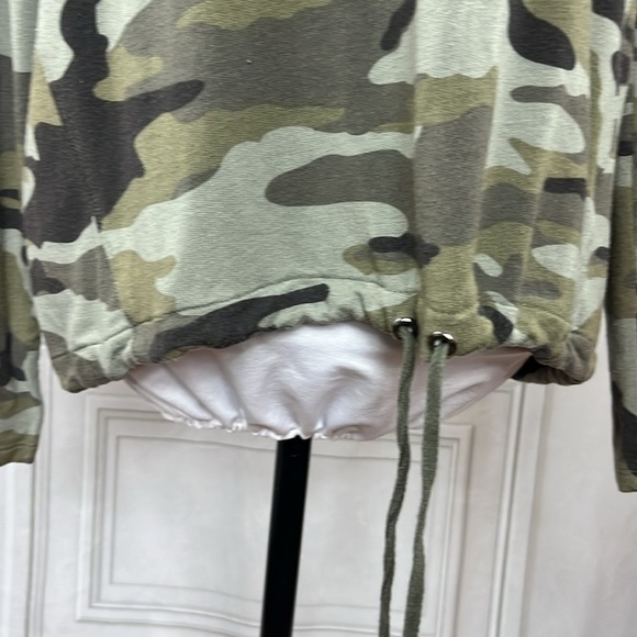 Camo top 🖤 - Picture 4 of 6